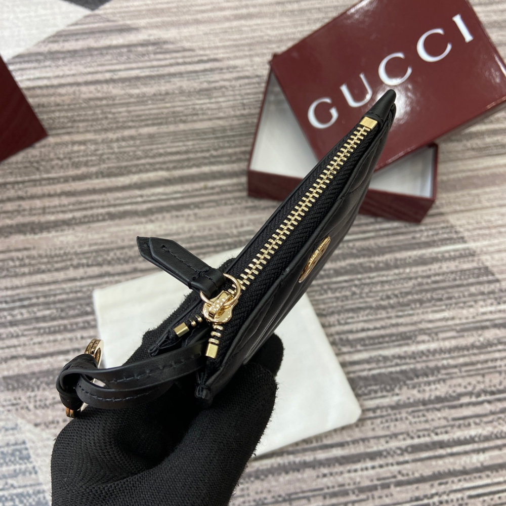 Gucci 837747