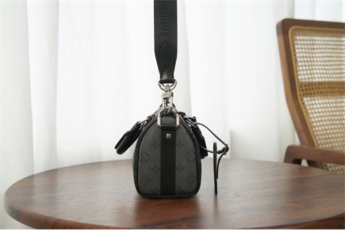 루이비통 이클립스 모노그램 리버스 키폴 반둘리에 25 M46271