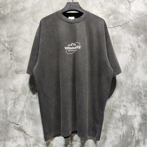 베트멍 24SS SPRING WATER 로고 반팔 티셔츠 블랙