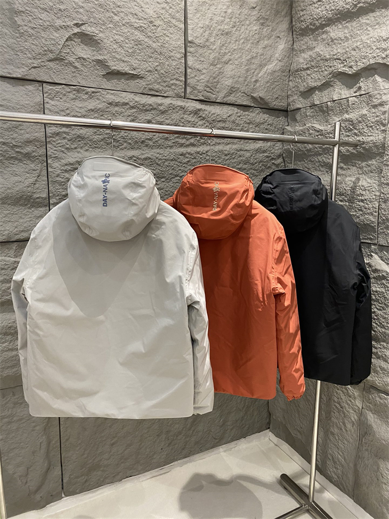 몽클레어 그레노블 쉽톤 윈드브레이커 후드 블랙