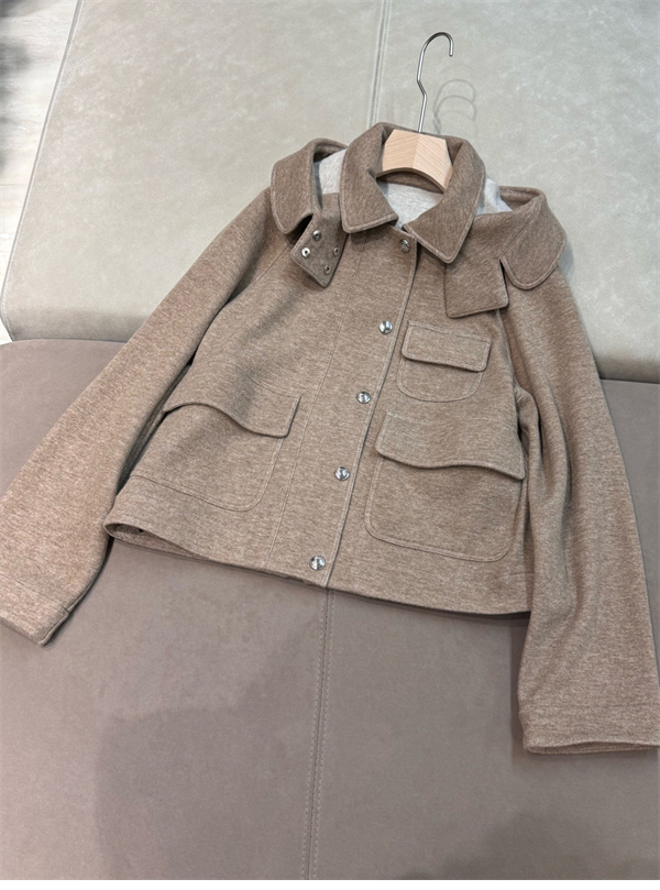 로로피아나 25SS 니트 숏 코트 후드 탈부착