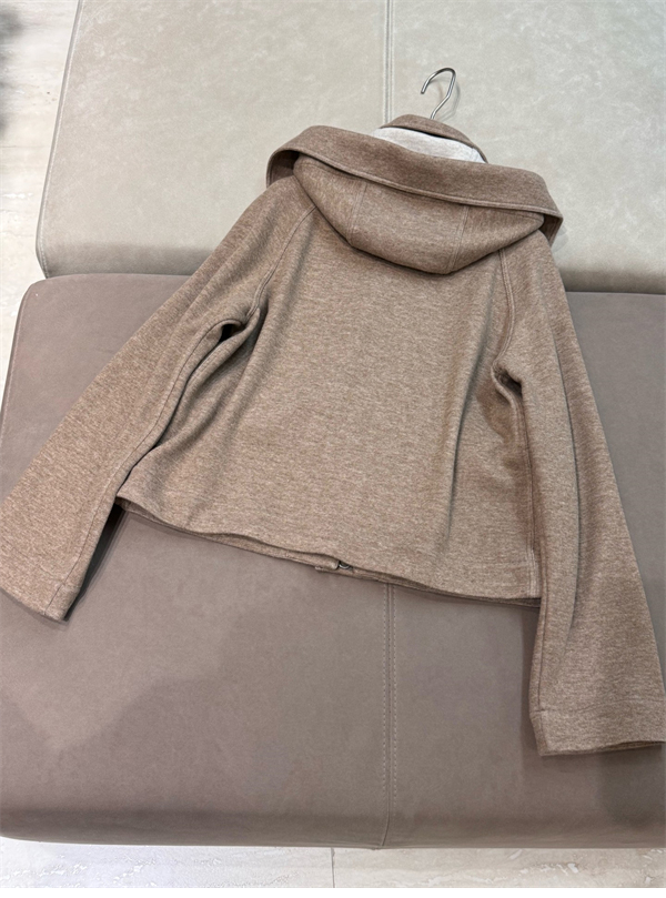 로로피아나 25SS 니트 숏 코트 후드 탈부착