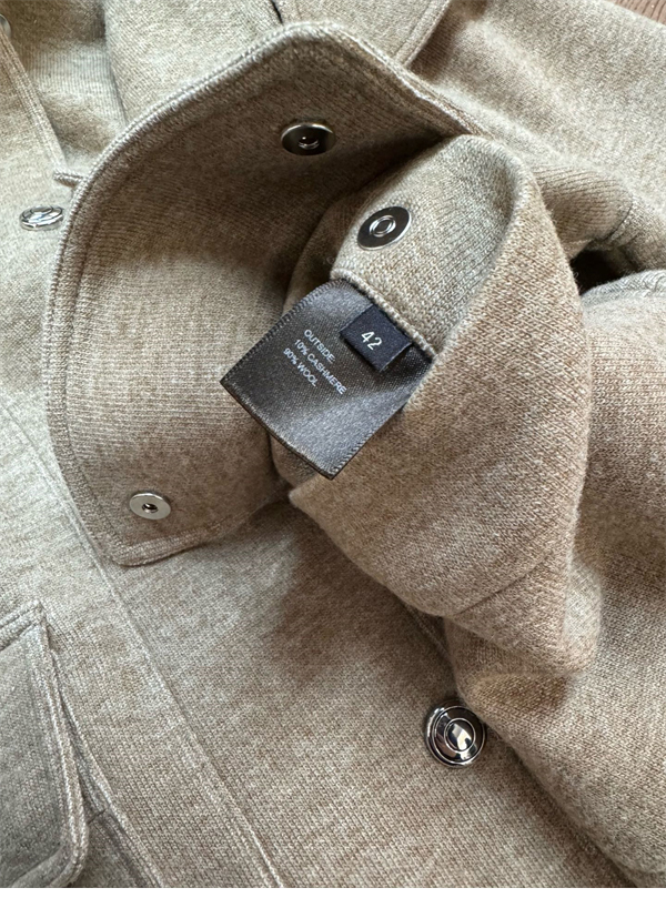 로로피아나 25SS 니트 숏 코트 후드 탈부착