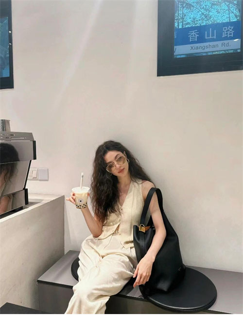 루이비통 로우 키 호보 MM M24856