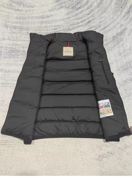 몽클레어 콘트린 Contrin 다운 패딩 베스트