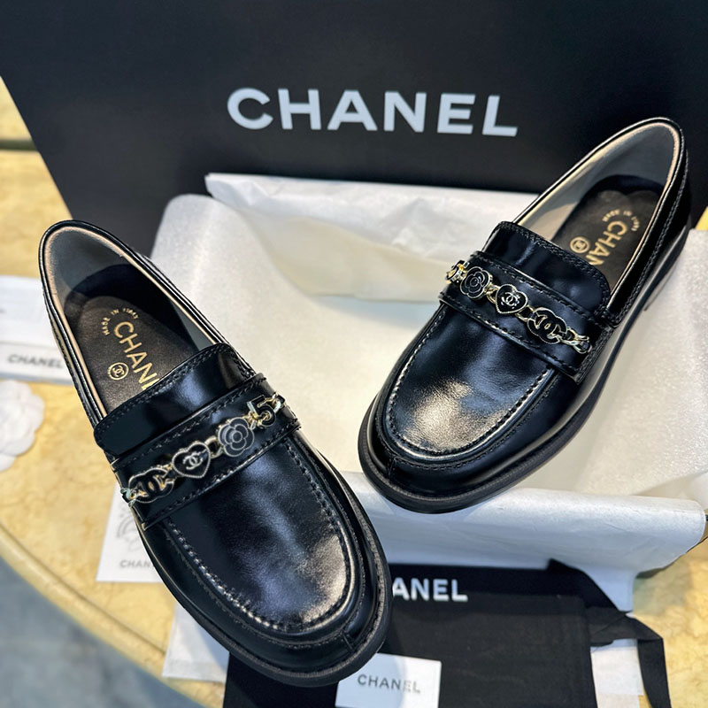 샤넬 24A CC 드롭 체인 로퍼