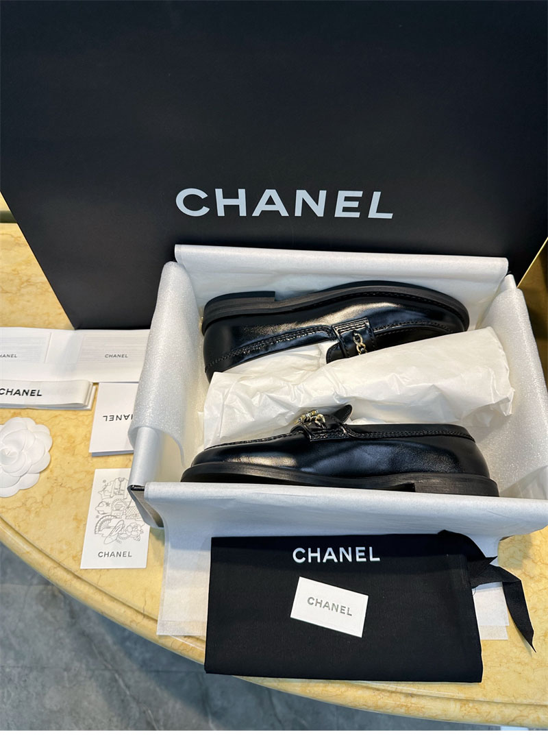 샤넬 24A CC 드롭 체인 로퍼