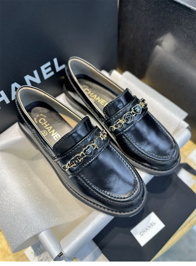 샤넬 24A CC 드롭 체인 로퍼