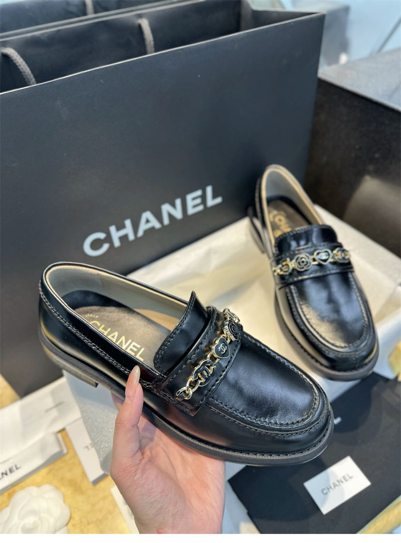 샤넬 24A CC 드롭 체인 로퍼