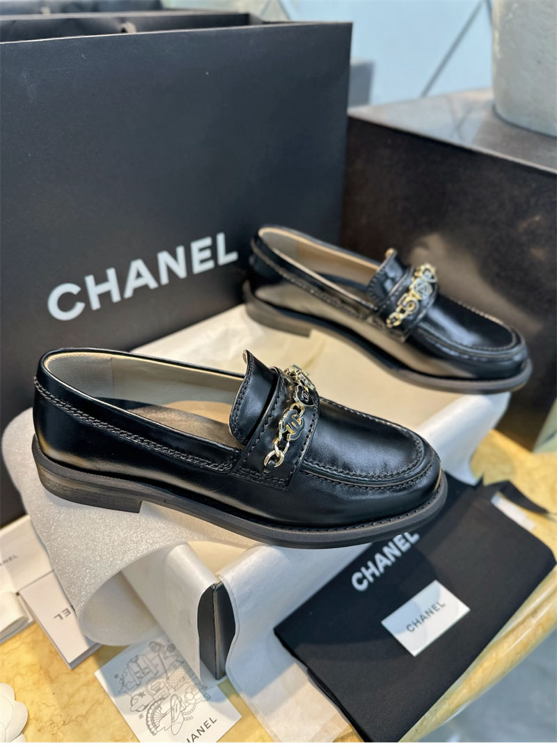 샤넬 24A CC 드롭 체인 로퍼