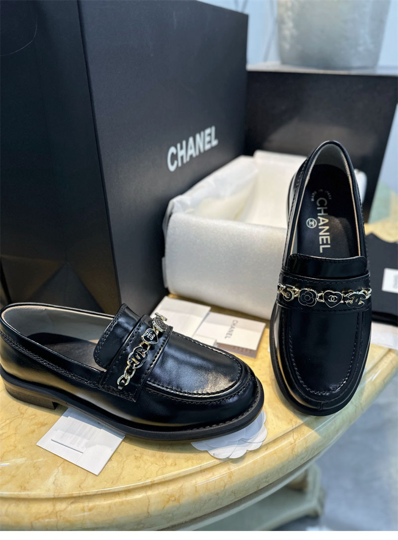 샤넬 24A CC 드롭 체인 로퍼