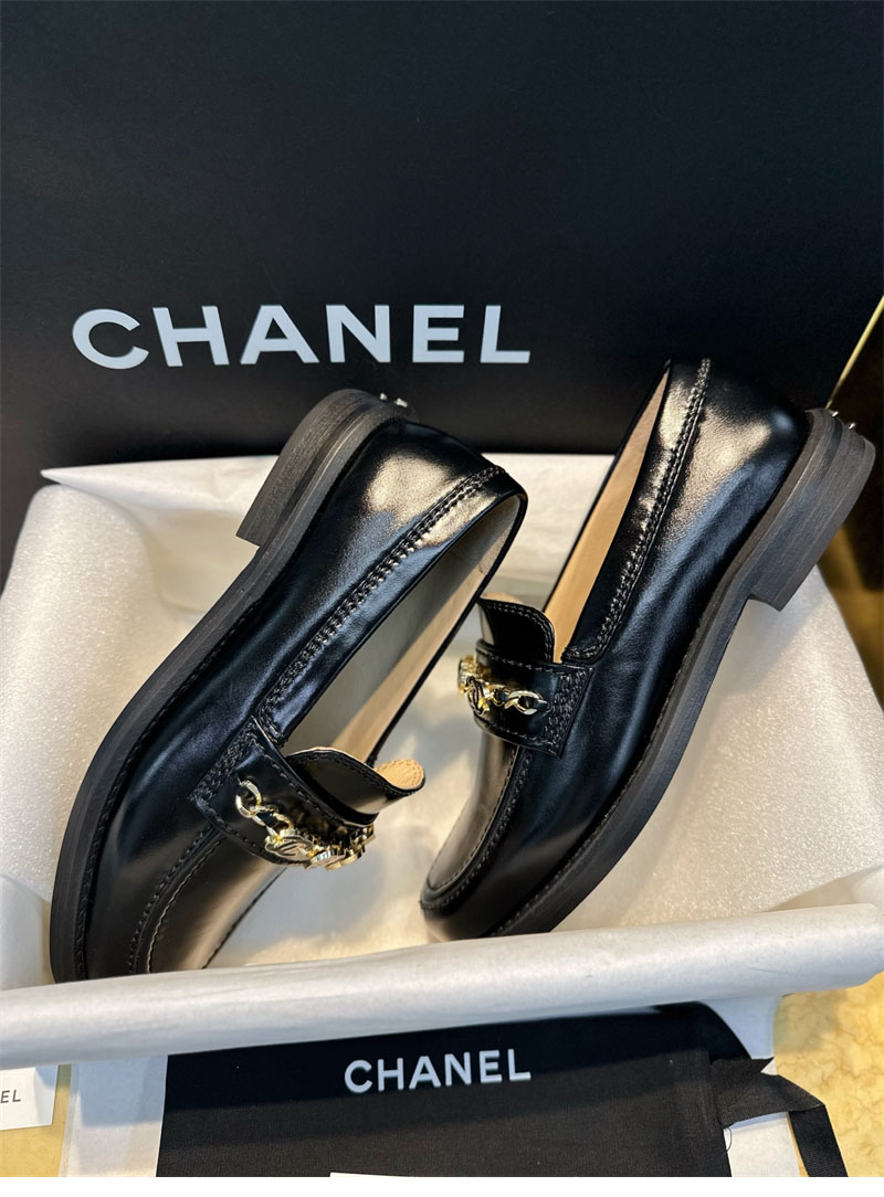 샤넬 24A CC 드롭 체인 로퍼