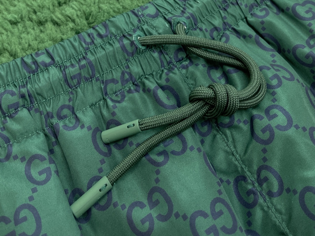 구찌 그린 GG 로고 프린트 나일론 스윔 쇼츠