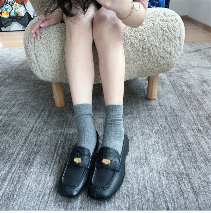 미우미우 25SS 클래식 페니로퍼