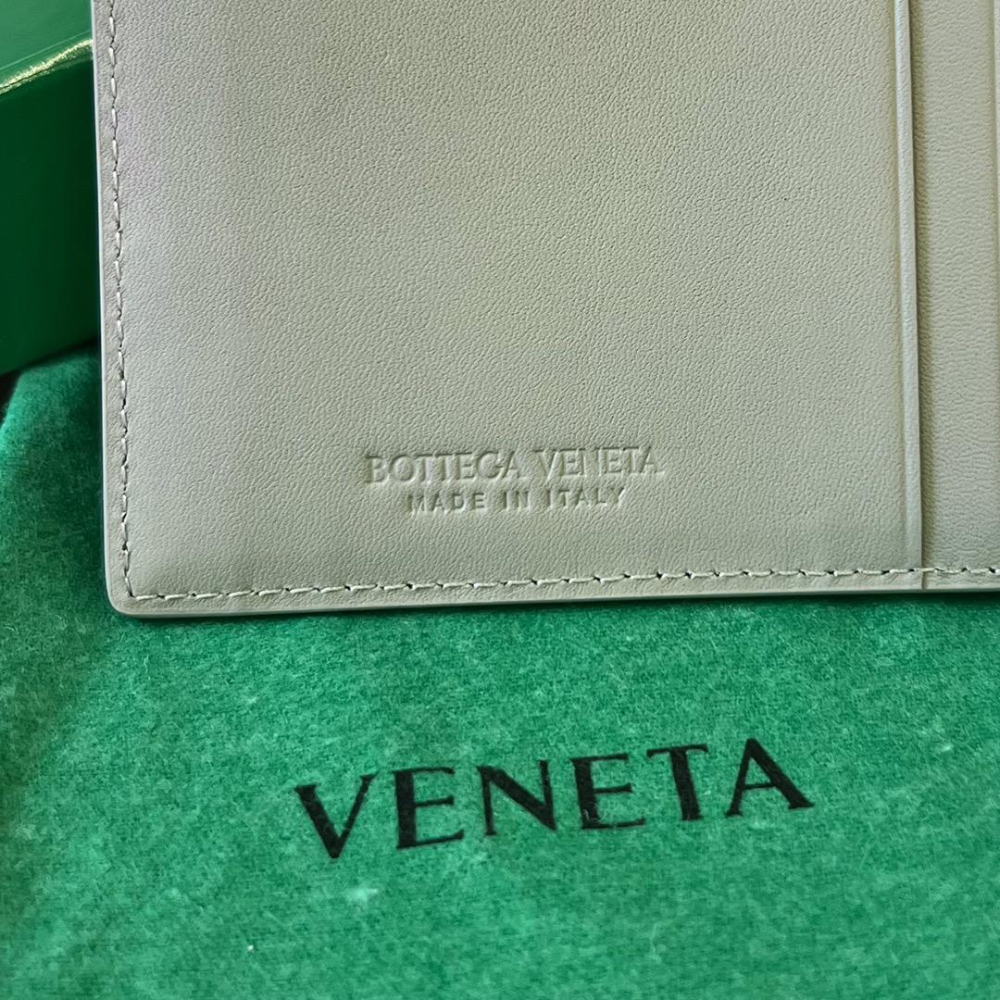 보테가 베네타 Cassete Credit Card Case