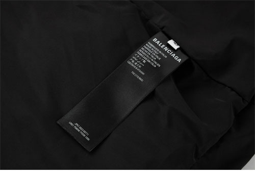 발렌시아가 웨이브로고 C-쉐입 패딩 자켓