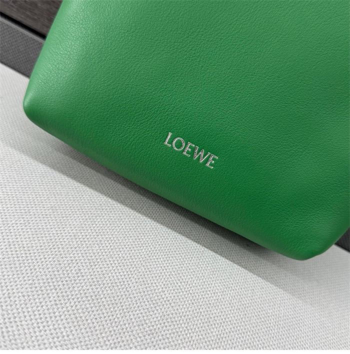 로에베 페블 버킷백