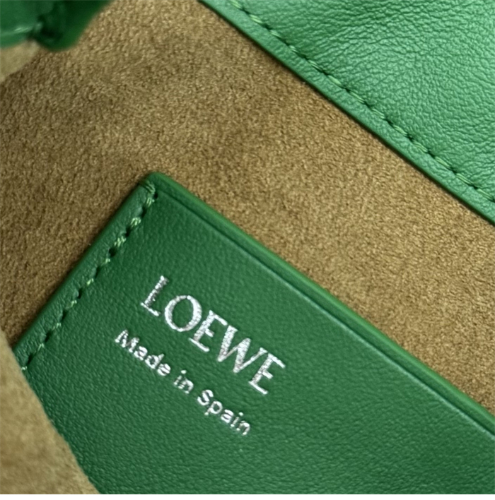 로에베 페블 버킷백