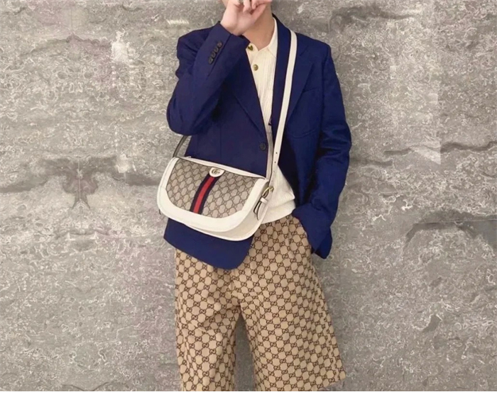 구찌 GG 캔버스 올오버 프린트 숏 팬츠