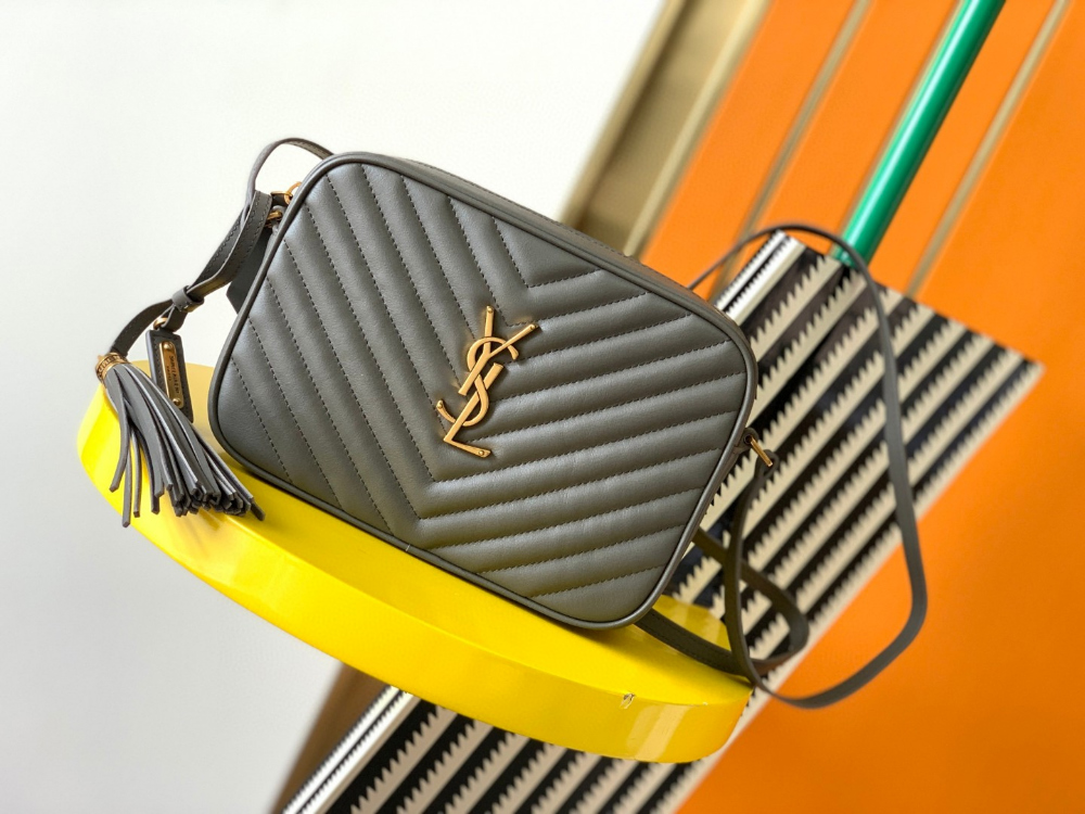 생로랑 Lou Camera Bag In Quilted Leather