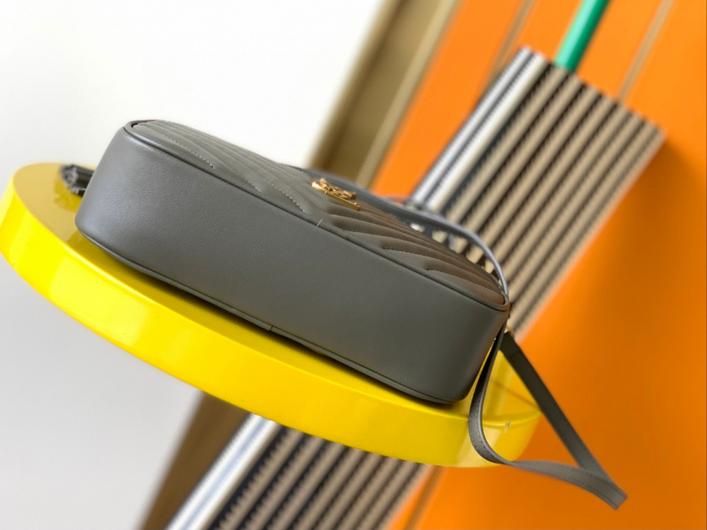 생로랑 Lou Camera Bag In Quilted Leather