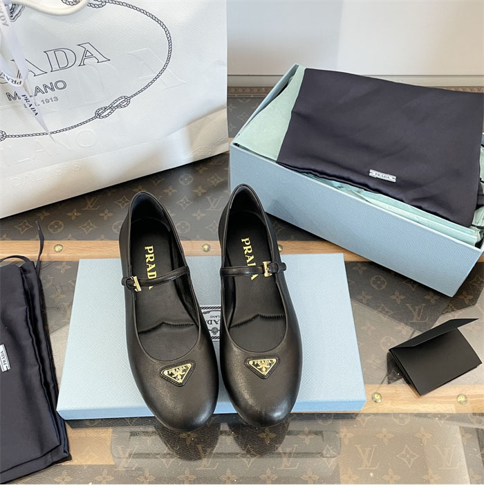 프라다 나파 가죽 발레리나 슈즈