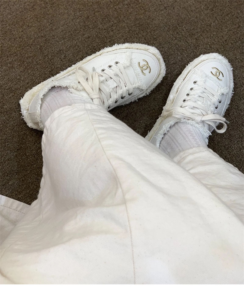 샤넬 24s CC로고 태슬 데님 스니커즈