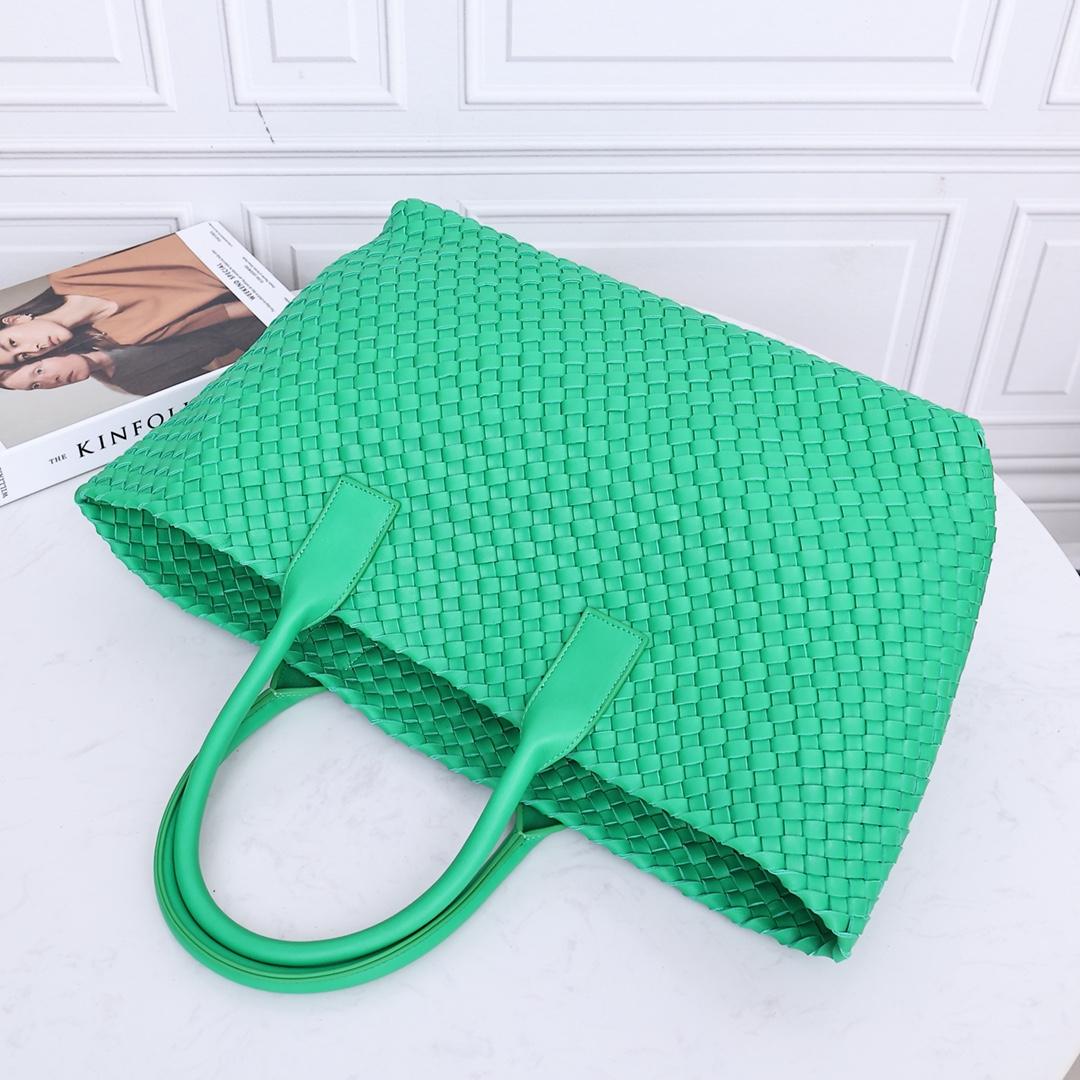 보테가 베네타 Cava Medium