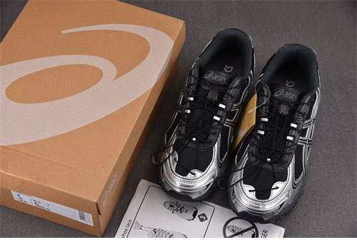 아식스 젤 카하나 TR V4 카본 블랙 실버 1203A497-001