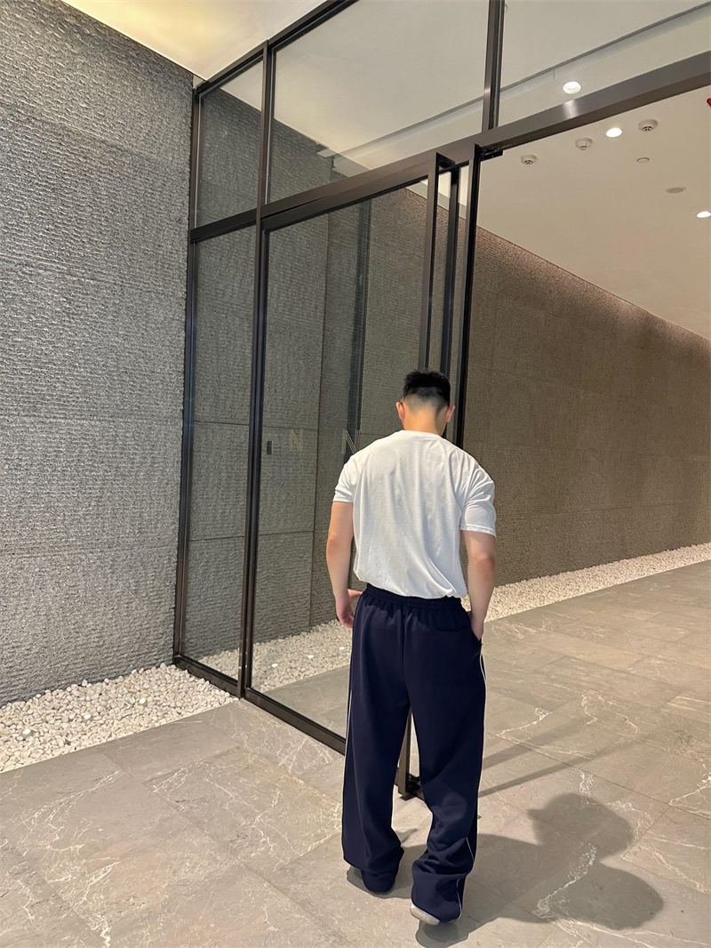 구찌 엠보 테크니컬 팬츠