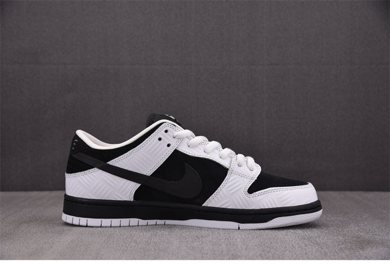 나이키 x 타이트부스 SB 덩크 로우 프로 블랙 화이트 FD2629-100