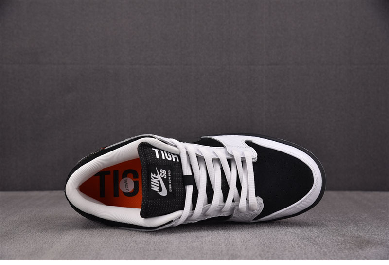 나이키 x 타이트부스 SB 덩크 로우 프로 블랙 화이트 FD2629-100