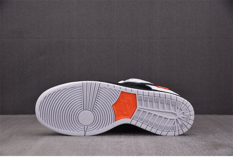 나이키 x 타이트부스 SB 덩크 로우 프로 블랙 화이트 FD2629-100