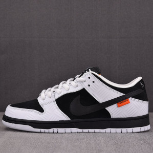 나이키 x 타이트부스 SB 덩크 로우 프로 블랙 화이트 FD2629-100