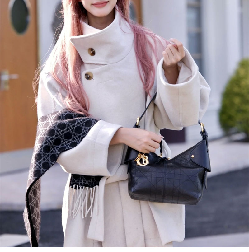 디올 보야주 스몰 백 블랙 플랫 매크로 까나쥬 그레인