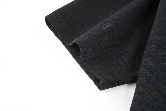 루이비통 스몰 LV 엠브로이더드 크루넥