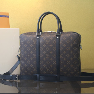 루이비통 포르트 도큐멍 보야주 PM 모노그램 M52005