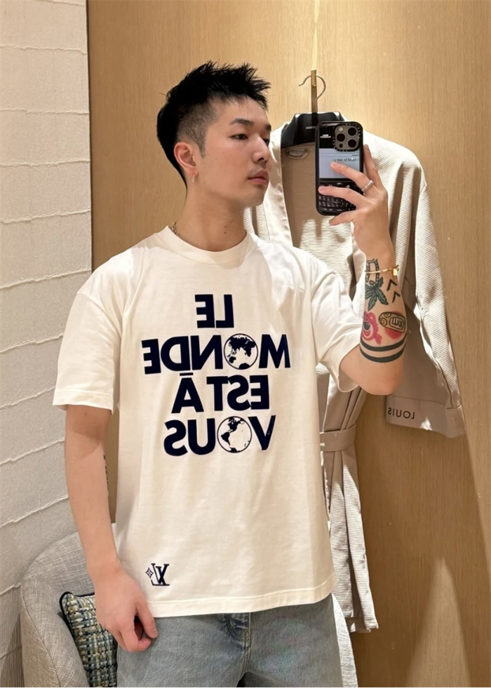 루이비통 Le Monde Est À Vous 그래픽 반팔 티셔츠