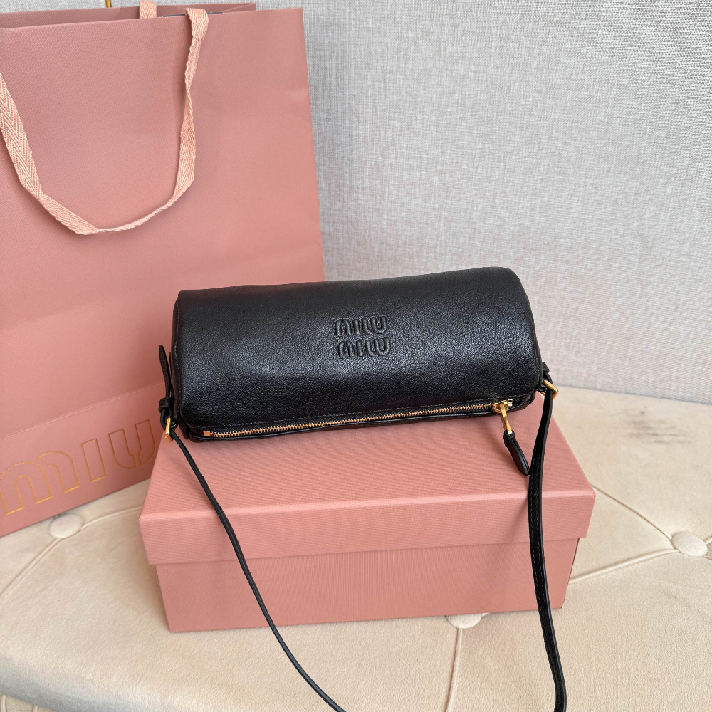 미우미우 Nappa Leather Pouch