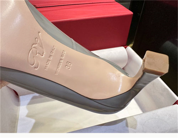 로저 비비에 트럼펫 메탈 버클 펌프스 7cm