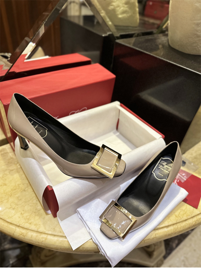 로저 비비에 트럼펫 메탈 버클 펌프스 7cm