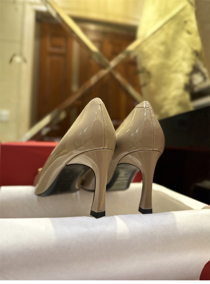 로저 비비에 트럼펫 메탈 버클 펌프스 7cm