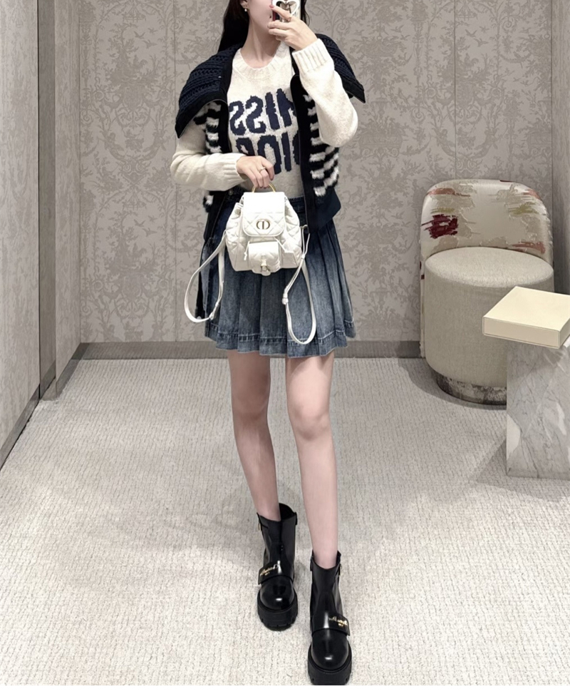 디올 카로 스몰 백팩 라떼 매크로 까나쥬