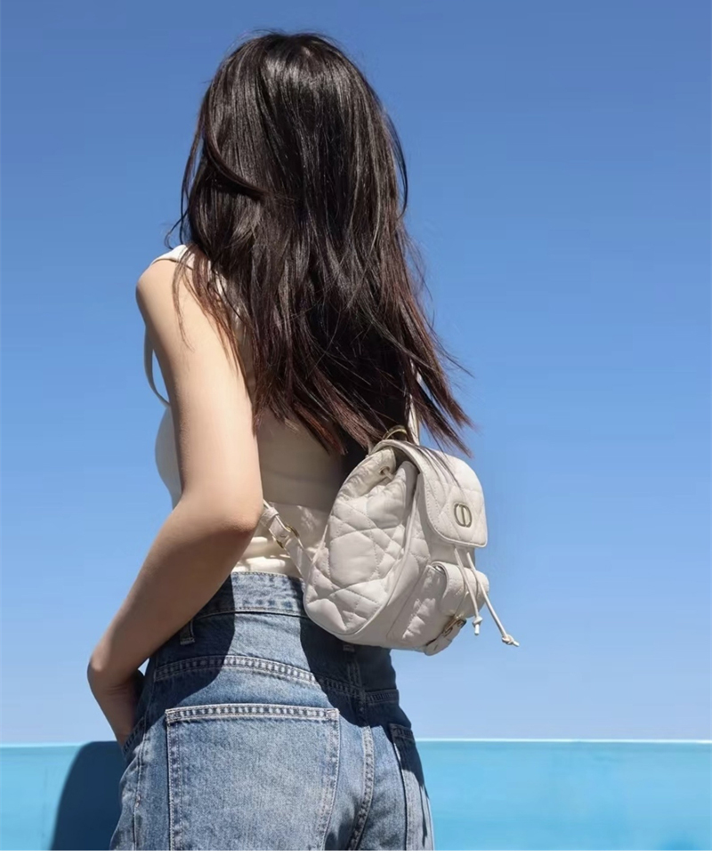 디올 카로 스몰 백팩 라떼 매크로 까나쥬