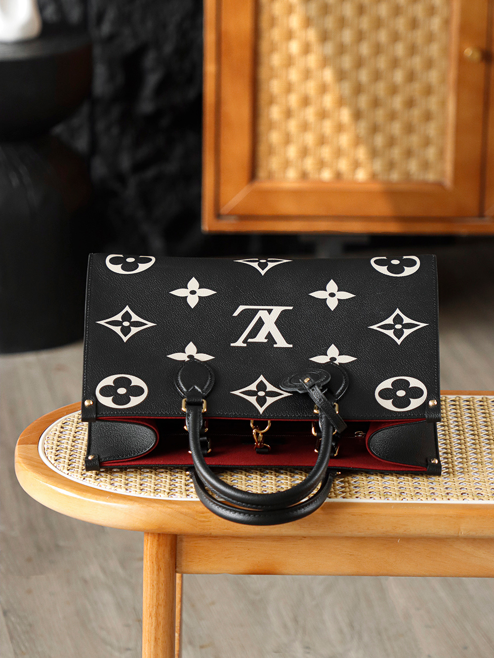 루이비통 온더고 MM 바이컬러 앙프렝뜨