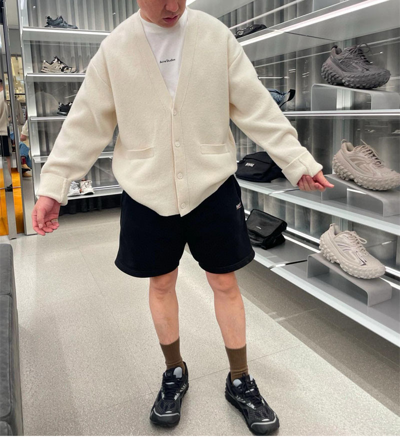 발렌시아가 로고 패치 울 블렌드 V넥 가디건