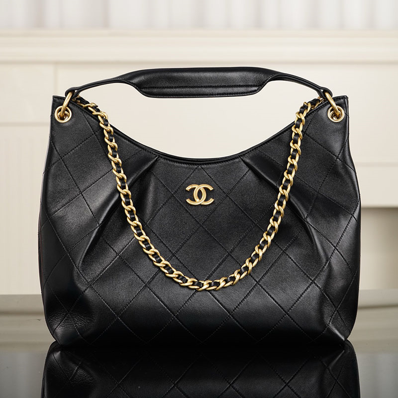 샤넬 26C 맥시 호보백 블랙 그레인드 카프스킨 골드 메탈