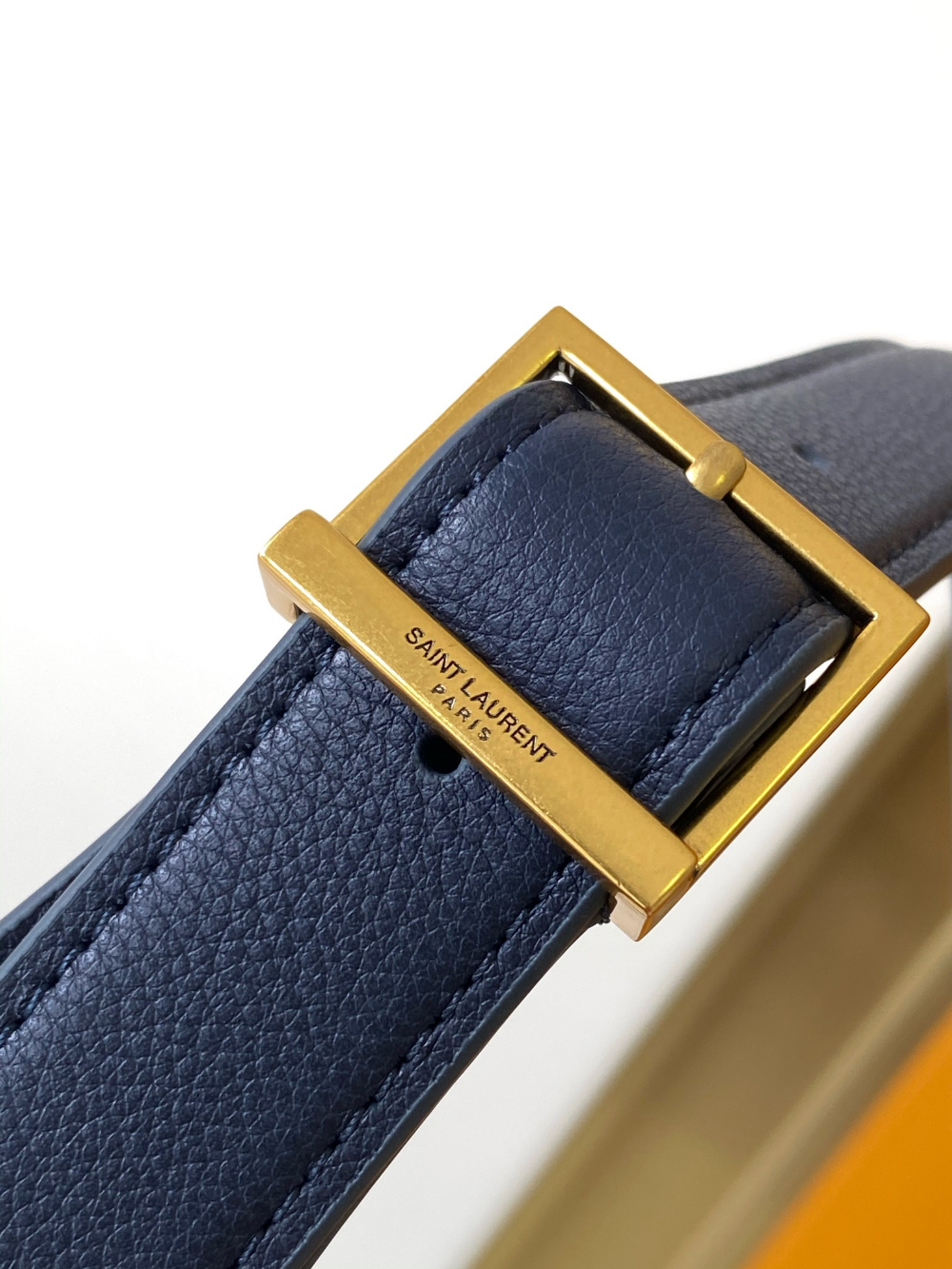 생로랑 Le 5 À 7 Supple Small In Grained Leather