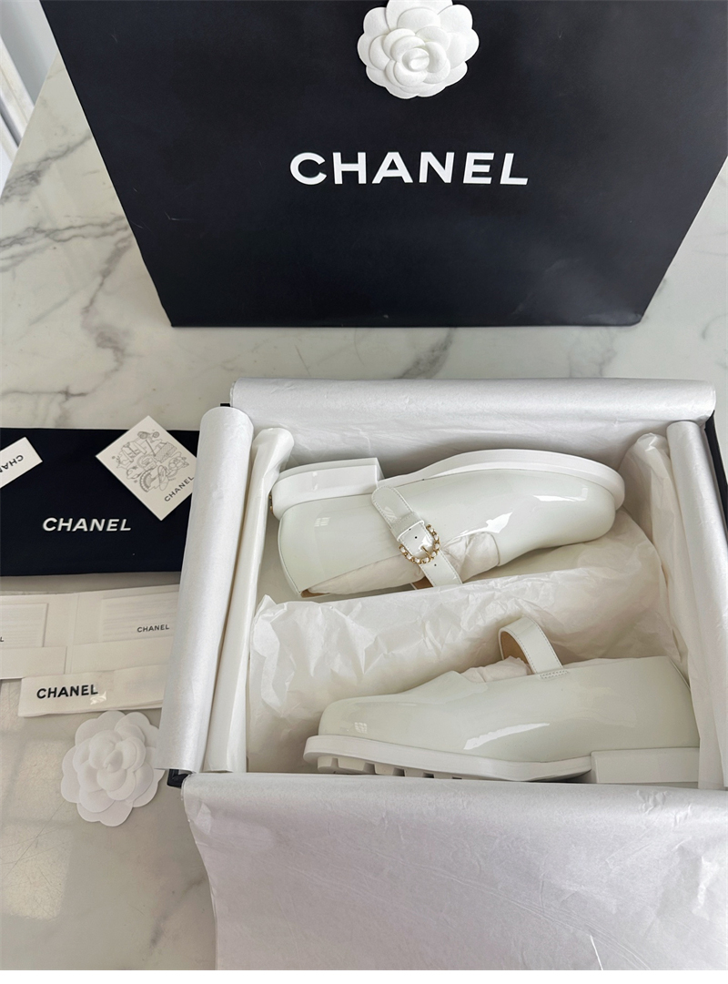 샤넬 버클 페이턴트 메리제인 로퍼