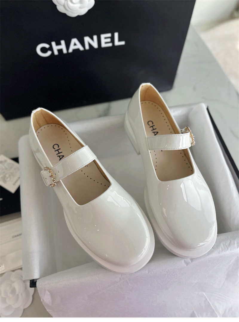 샤넬 버클 페이턴트 메리제인 로퍼